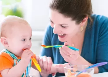 Bebeklerde Ek Gıdaya Geçiş