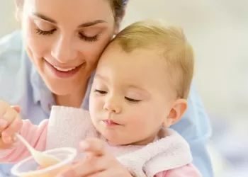 Bebeklerde Katı Gıdaya Geçiş Süreci