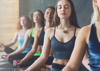 Herkesin Evde Kolaylıkla Yapabileceği Yoga Hareketleri