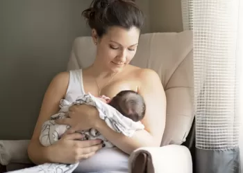Yeni Doğan Bebek Beslenmesi İçin Anneye Öneriler